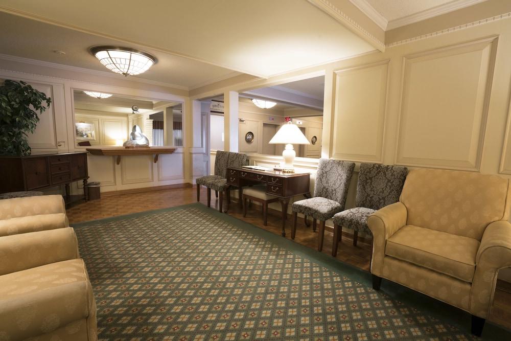 Royal Scot Hotel & Suites Вікторія Екстер'єр фото