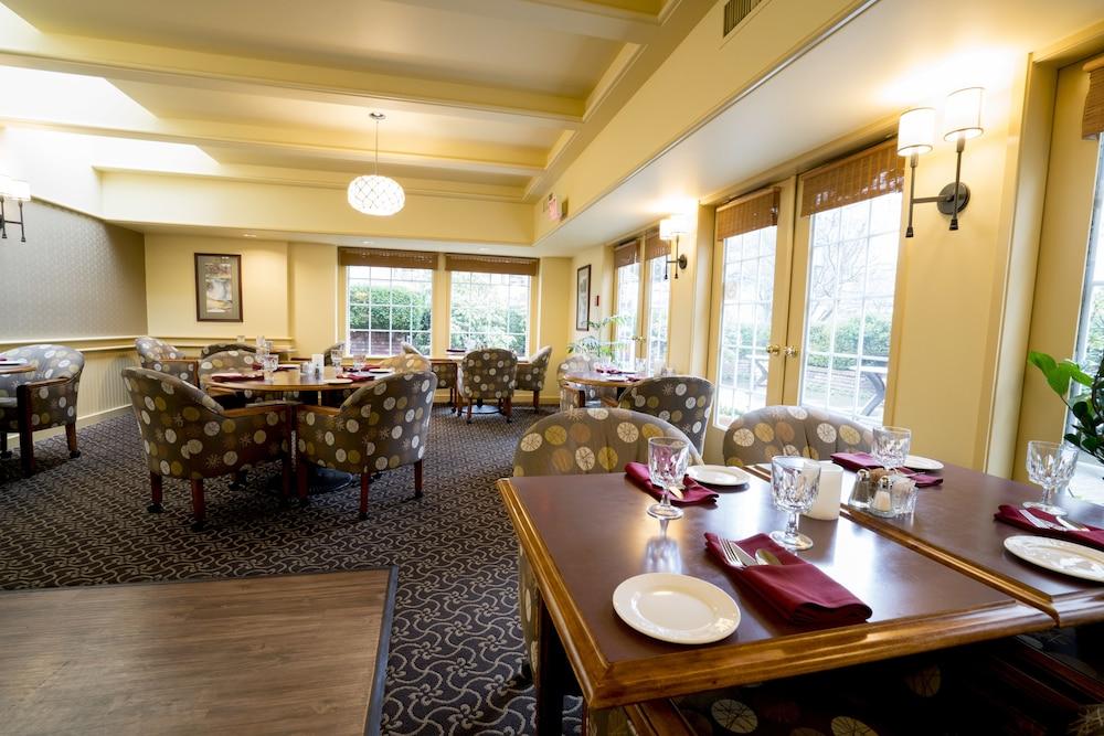Royal Scot Hotel & Suites Вікторія Екстер'єр фото