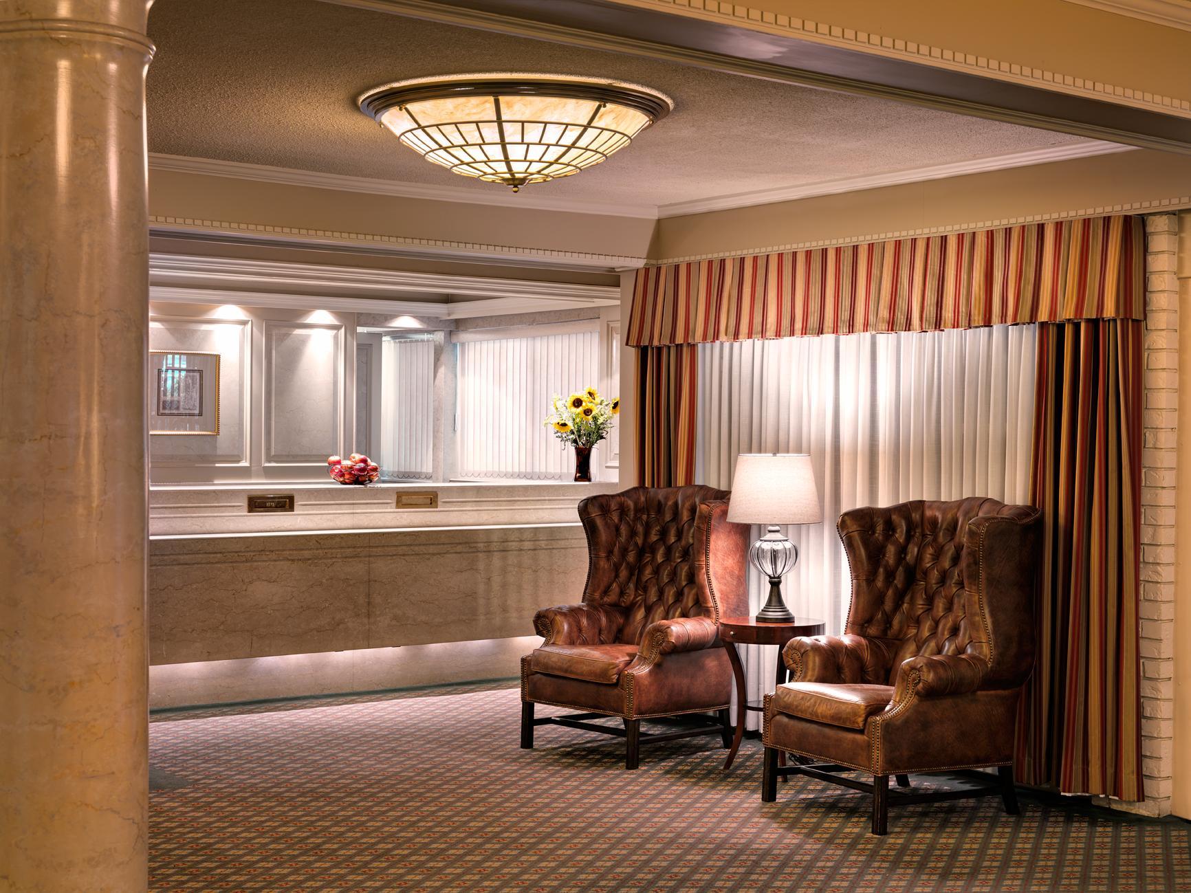 Royal Scot Hotel & Suites Вікторія Екстер'єр фото