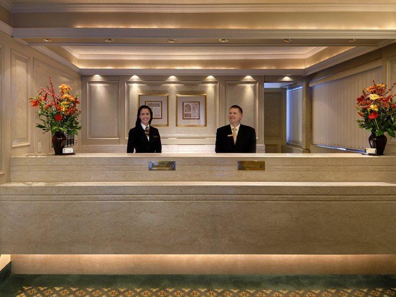 Royal Scot Hotel & Suites Вікторія Екстер'єр фото