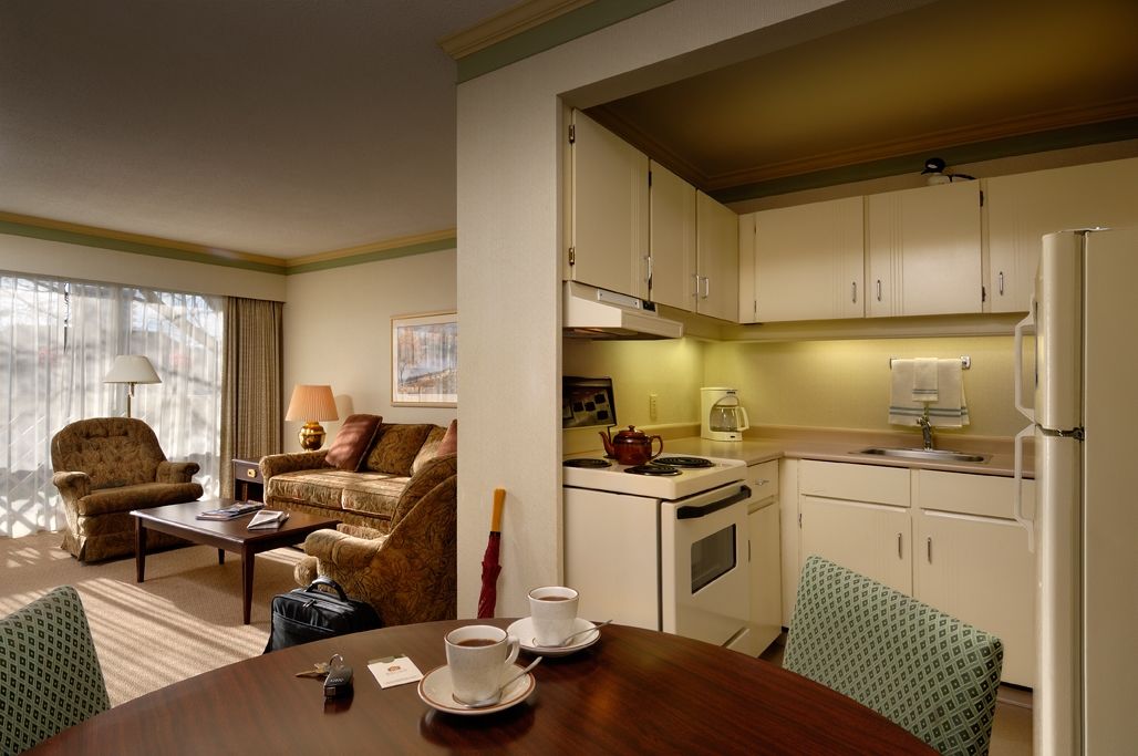 Royal Scot Hotel & Suites Вікторія Екстер'єр фото
