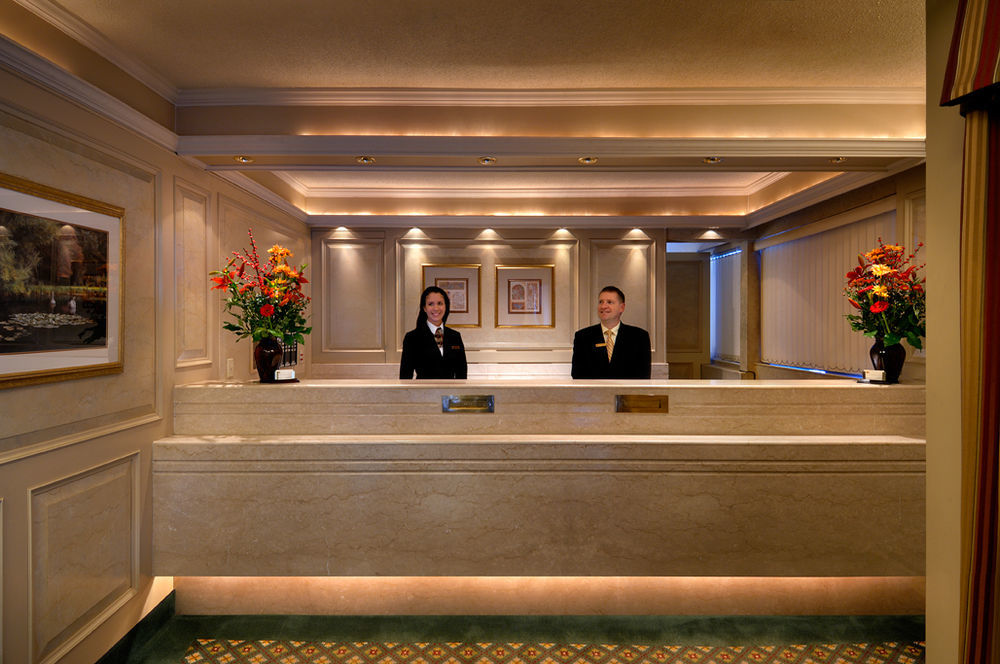 Royal Scot Hotel & Suites Вікторія Екстер'єр фото