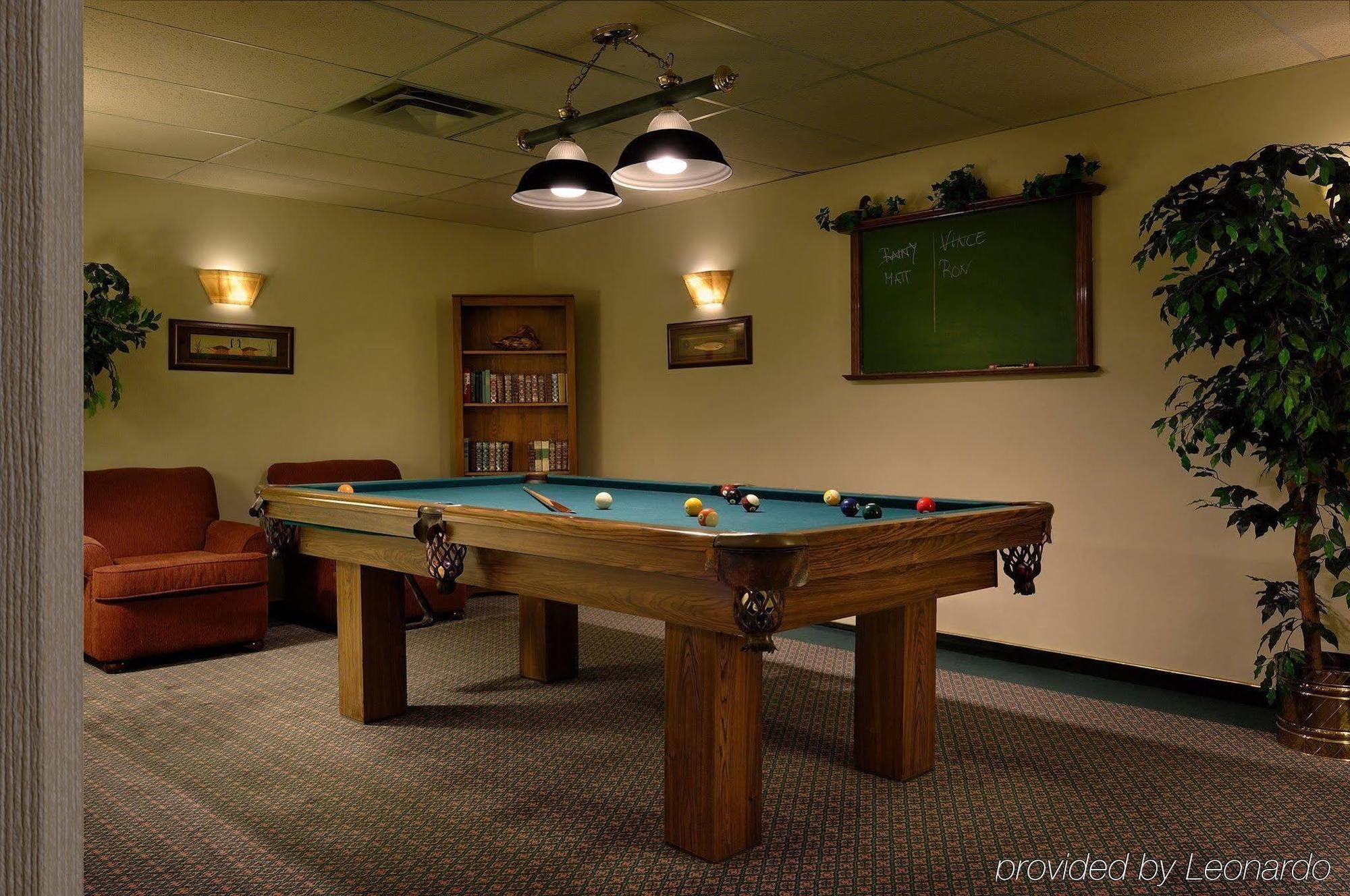 Royal Scot Hotel & Suites Вікторія Зручності фото