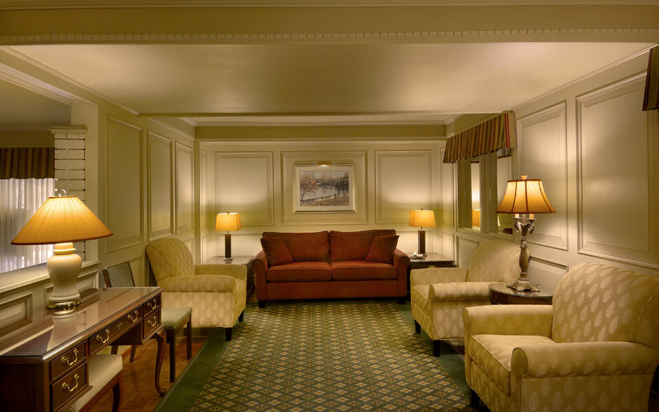 Royal Scot Hotel & Suites Вікторія Екстер'єр фото